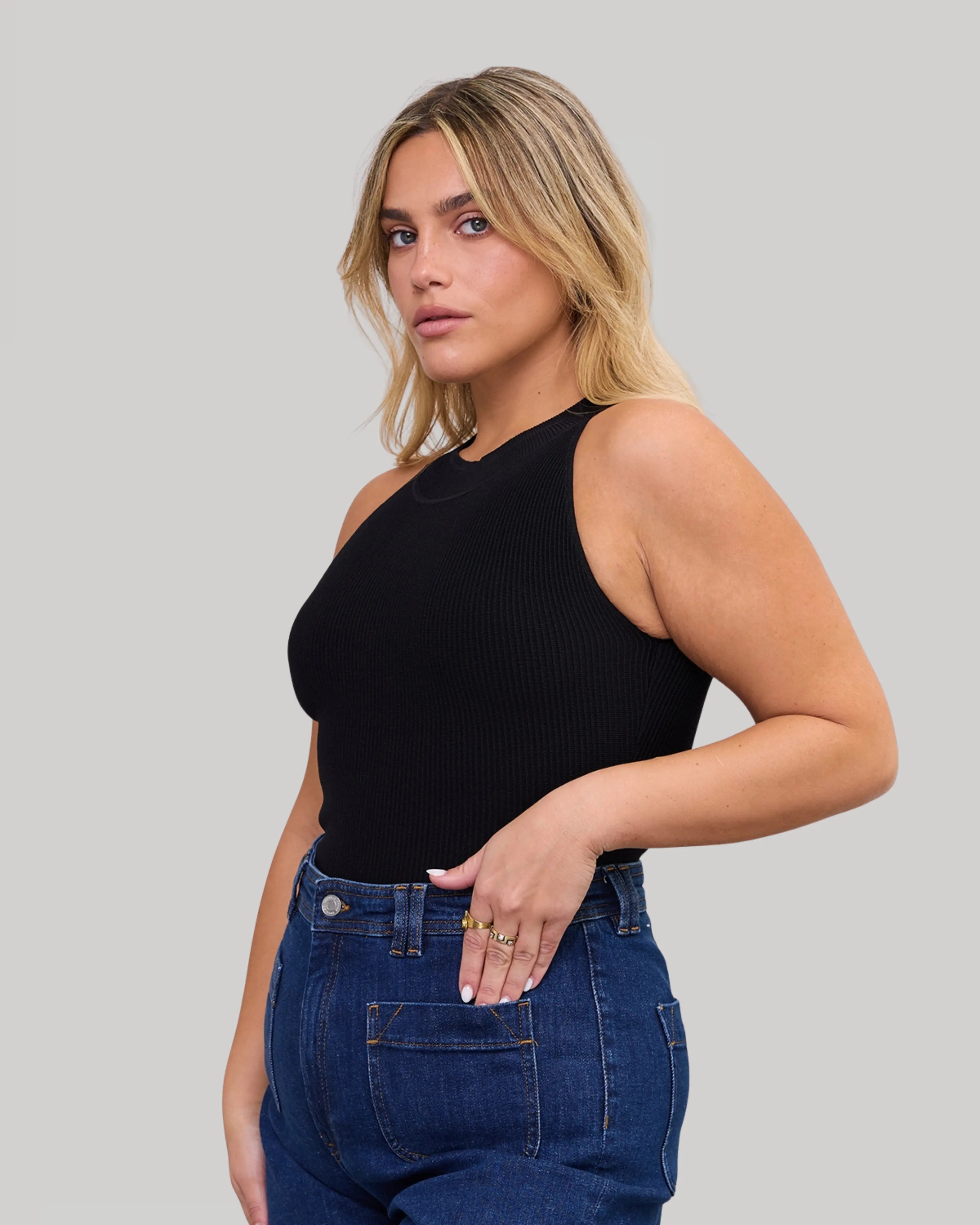 Halter Top | Black | רכישה מוקדמת