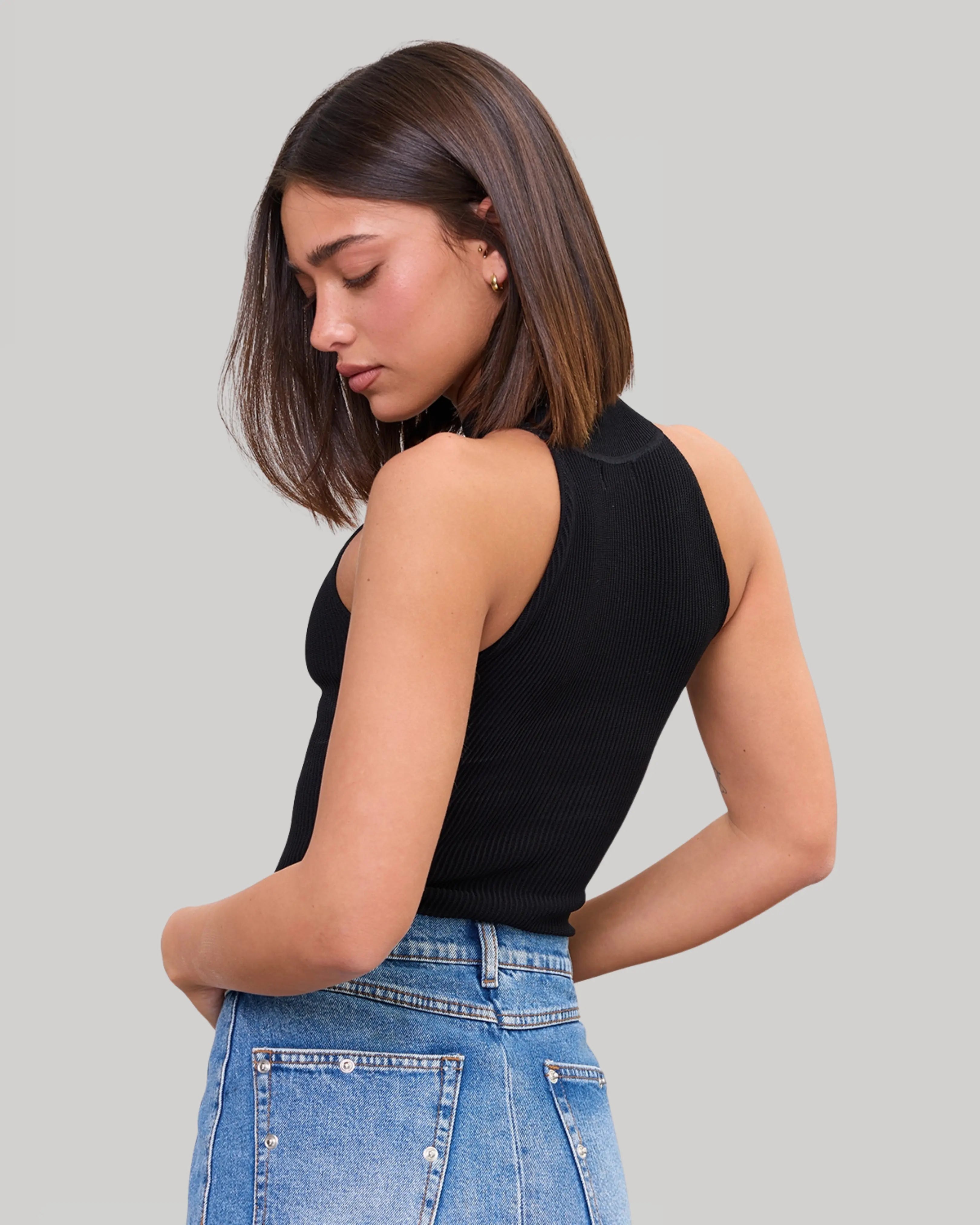 Halter Top | Black | רכישה מוקדמת