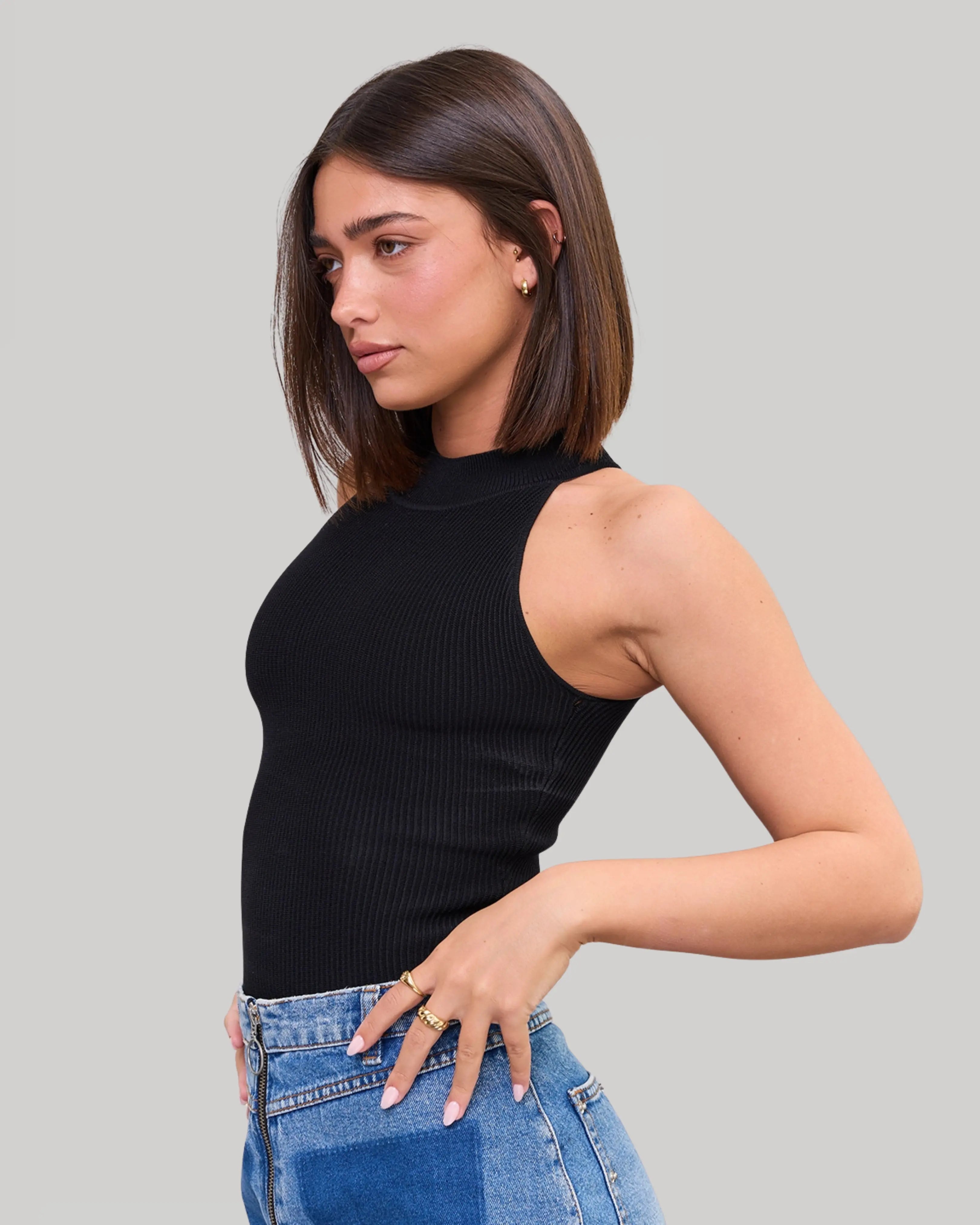 Halter Top | Black | רכישה מוקדמת