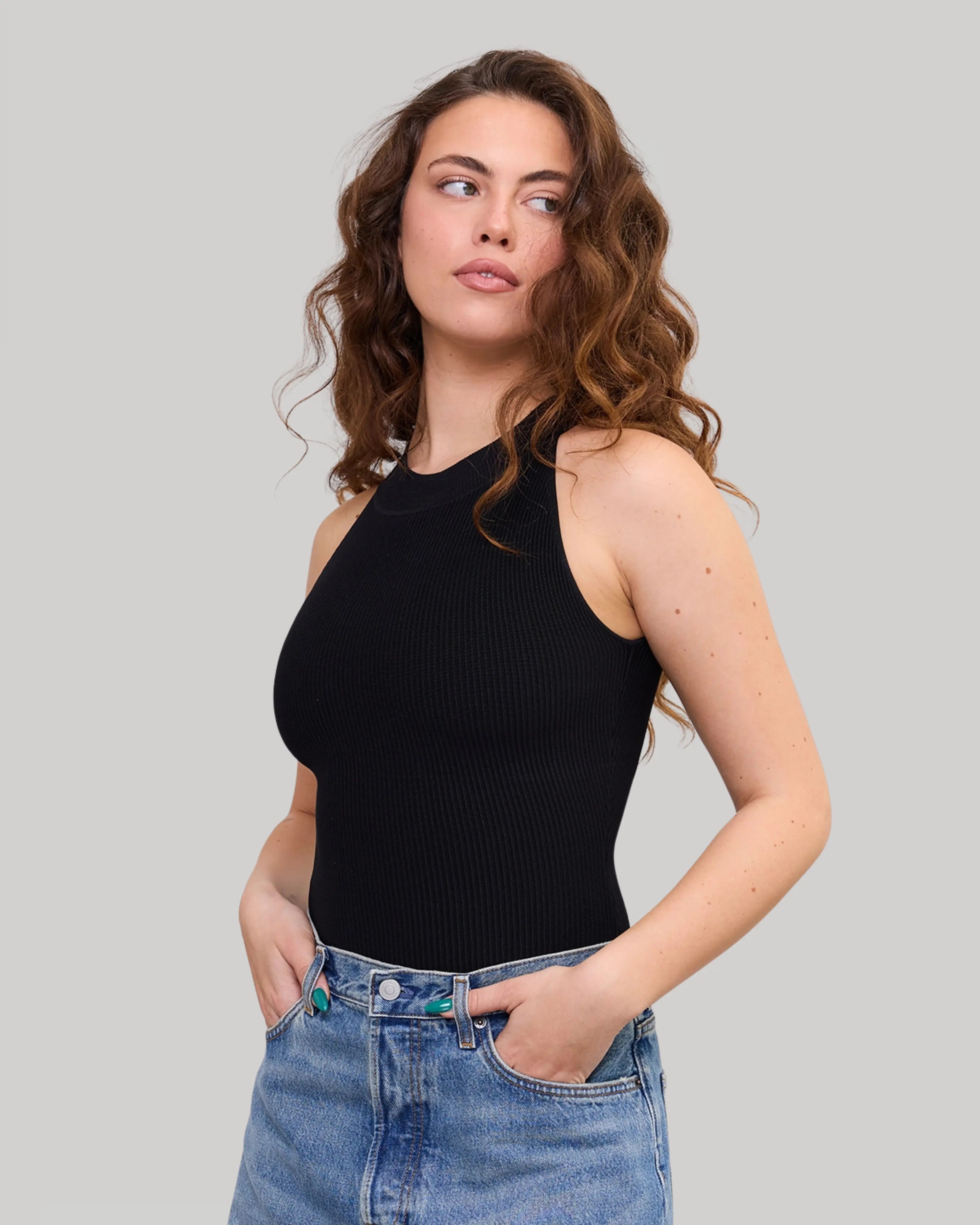 Halter Top | Black | רכישה מוקדמת
